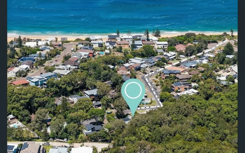 Aerial view showing 300 metre walk from Forresters Beach holiday cottage to beach